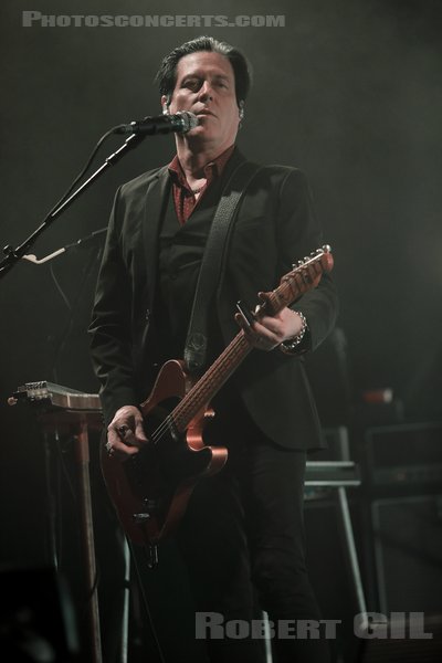 QUEENS OF THE STONE AGE - 2023-11-07 - PARIS - Accor Arena - Troy Dean Van Leeuwen